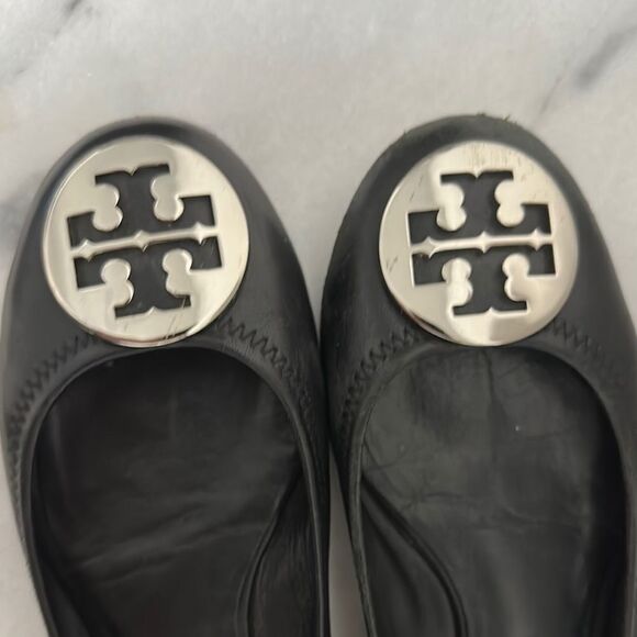 Tory Burch Black Leather Flats with Iconic silver Logo sz 7.5 - Picture 10 of 12